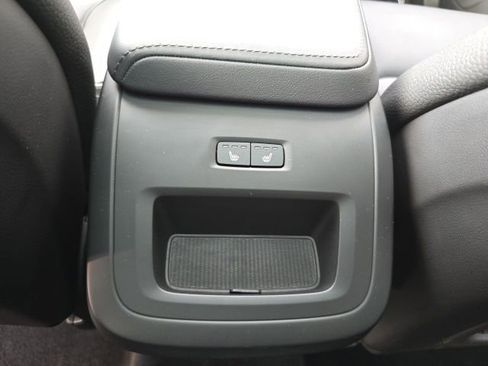 Certified 2025 Volvo XC60 B5 Plus image 23