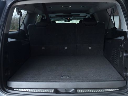 Used 2019 Cadillac Escalade ESV Luxury RWD image 16