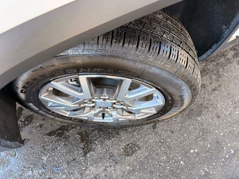 Used 2022 GMC Acadia SLT w/ LPO, Floor Liner Package AWD/4WD image 96