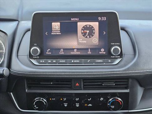 Used 2024 Nissan Rogue S FWD image 14
