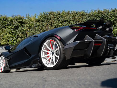 Used 2024 Lamborghini Revuelto image 32