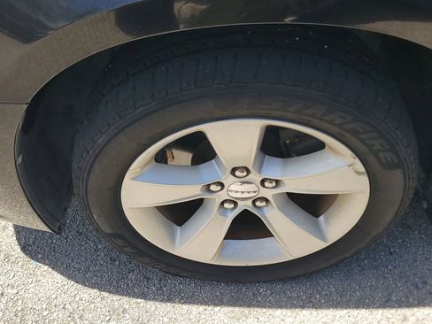 Used 2011 Dodge Charger SE image 4