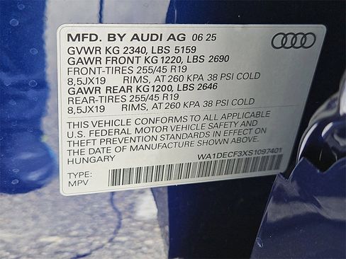 New 2025 Audi Q3 2.0T Premium image 32