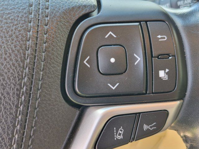 Used 2017 Toyota Highlander Limited Platinum AWD/4WD image 16