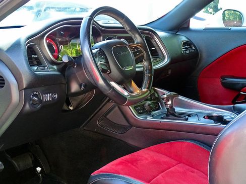 Used 2015 Dodge Challenger SRT Hellcat RWD image 28