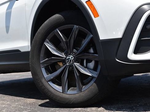 Certified 2023 Volkswagen Tiguan SE FWD image 3