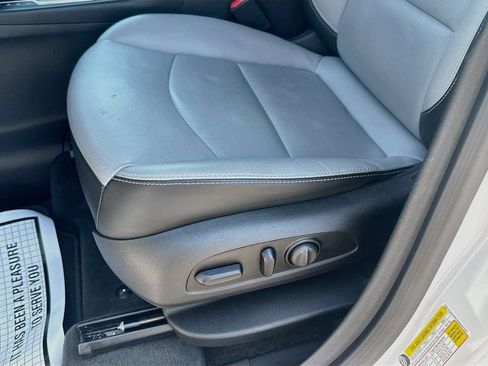 Used 2018 Chevrolet Equinox Premier FWD image 22
