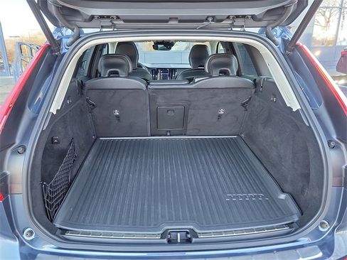 Used 2021 Volvo XC60 T5 Momentum w/ Advanced Package image 28
