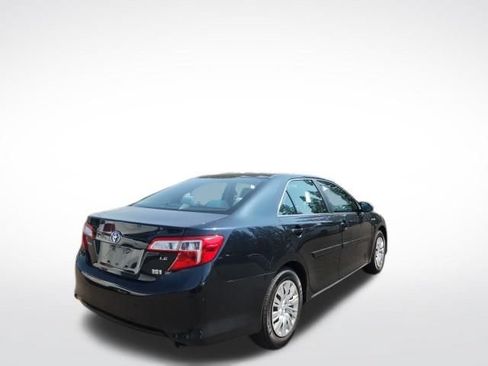 Used 2014 Toyota Camry LE FWD image 2