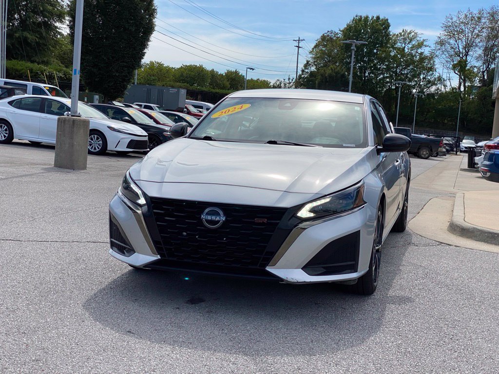 Used 2024 Nissan Altima 2.5 SR FWD image 3