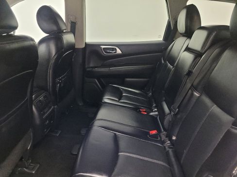 Used 2019 Nissan Pathfinder SL image 18