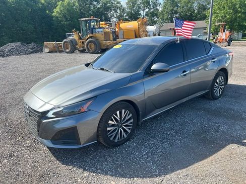 Used 2023 Nissan Altima 2.5 SV AWD/4WD image 7
