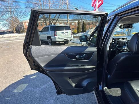Used 2018 Nissan Rogue SL w/ Premium Package image 27