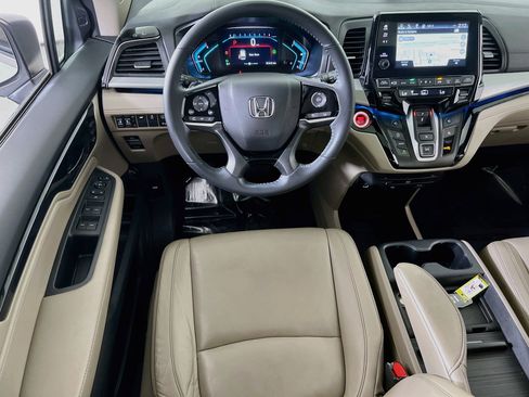 Used 2023 Honda Odyssey Touring image 23