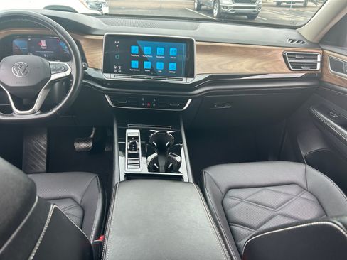 Used 2025 Volkswagen Atlas SE w/ Panoramic Sunroof Package FWD image 20