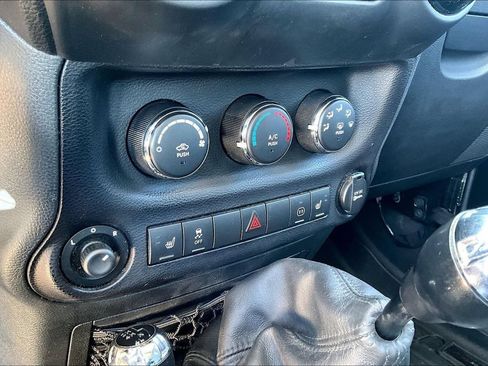 Used 2012 Jeep Wrangler Unlimited Sahara AWD/4WD image 19