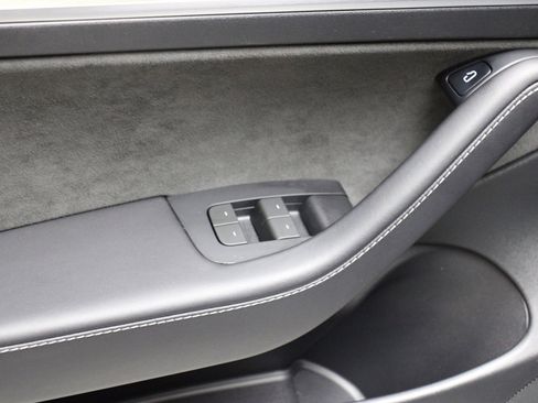 Used 2023 Tesla Model 3 Standard Range image 39