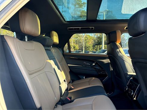 Used 2023 Land Rover Range Rover Sport SE Dynamic image 15