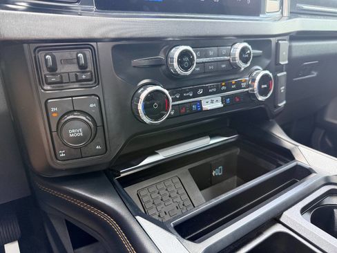 Used 2024 Ford F250 Platinum AWD/4WD image 32