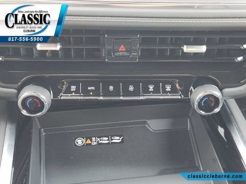 Used 2025 Chevrolet Suburban Premier RWD image 20
