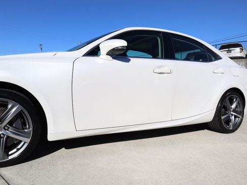 Used 2017 Lexus IS 200t image 33