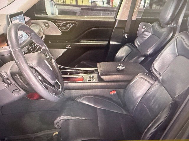 Used 2023 Lincoln Aviator Reserve w/ Equipment Group 201A RWD image 6