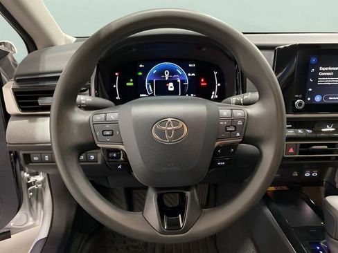 Used 2025 Toyota Camry LE AWD/4WD image 13