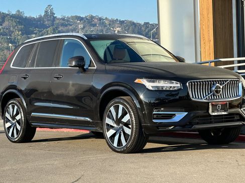 Certified 2023 Volvo XC90 T8 Ultimate w/ Lounge Package image 10