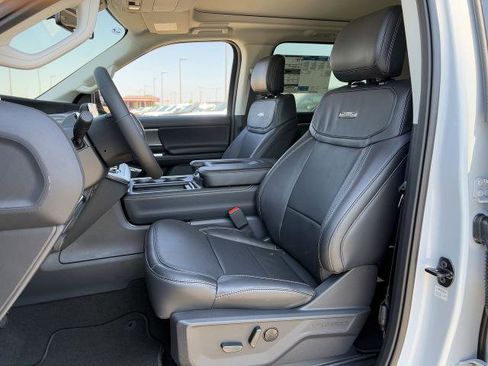 New 2025 Ford Expedition Platinum w/ Driver's Package image 27