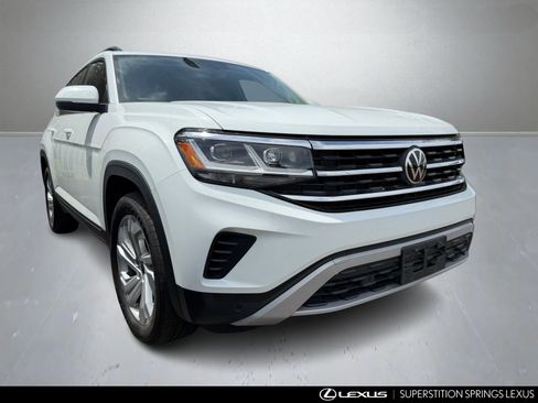 Used 2023 Volkswagen Atlas SE image 2