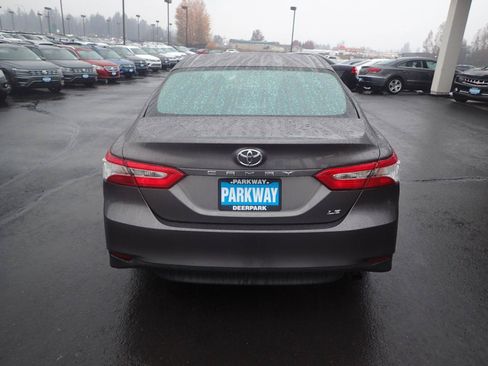 Used 2018 Toyota Camry LE FWD image 4