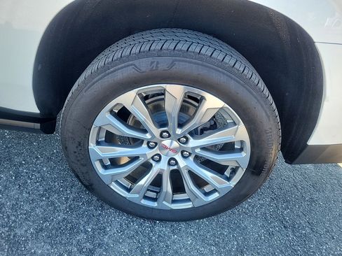 Used 2023 GMC Yukon XL Denali image 9