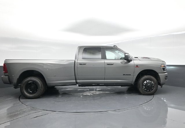 New 2026 RAM 3500 Laramie AWD/4WD image 9