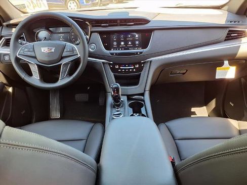 New 2026 Cadillac XT5 Luxury image 11