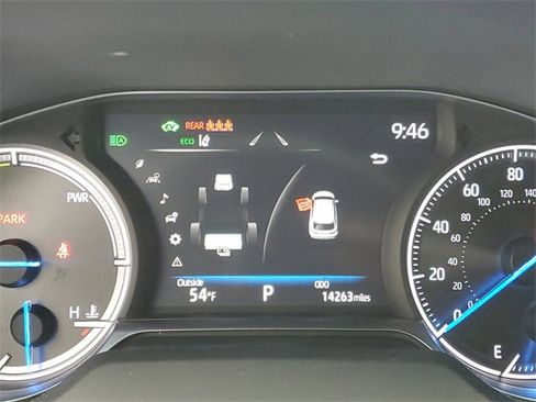 Used 2024 Toyota Venza XLE image 27