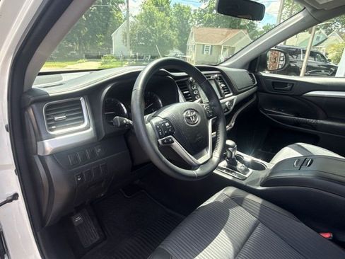 Used 2016 Toyota Highlander Plus AWD/4WD image 10