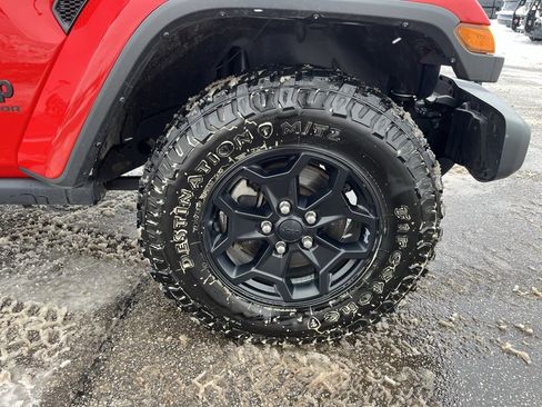 Used 2021 Jeep Gladiator Sport image 28