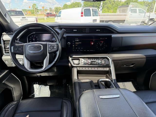 Used 2024 GMC Sierra 2500 Denali w/ Denali Reserve Package AWD/4WD image 16