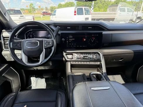 Used 2024 GMC Sierra 2500 Denali w/ Denali Reserve Package AWD/4WD image 16