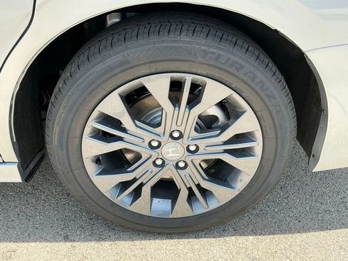 New 2026 Honda Odyssey Touring image 5