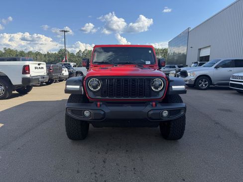 Used 2024 Jeep Wrangler Unlimited Rubicon w/ Safety Group AWD/4WD image 2
