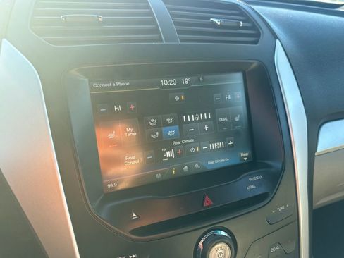 Used 2014 Ford Explorer XLT w/ Equipment Group 202A image 31