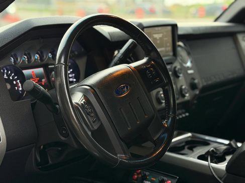 Used 2013 Ford F250 Lariat w/ Lariat Interior Pkg image 5