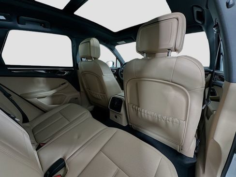 Certified 2026 Porsche Macan AWD/4WD image 30