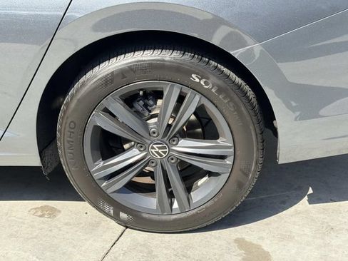 Used 2023 Volkswagen Jetta SE w/ Panoramic Sunroof Package FWD image 6