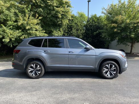 Used 2025 Volkswagen Atlas SE FWD image 10