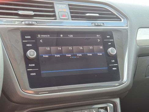 Used 2021 Volkswagen Tiguan SEL FWD image 11