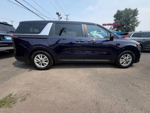 Used 2022 Kia Carnival LX FWD image 4