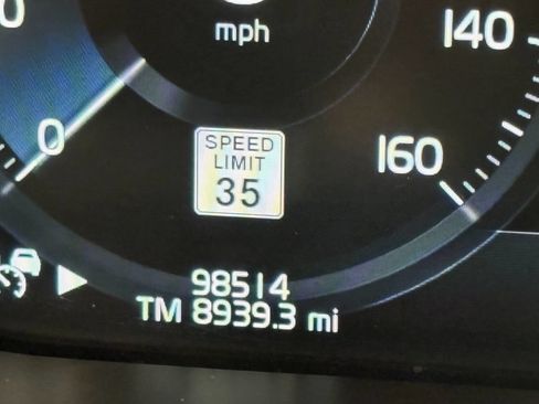 Used 2017 Volvo XC90 T6 Momentum w/ Vision Package AWD/4WD image 18