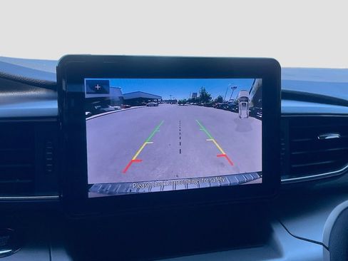 Used 2022 Ford Explorer XLT w/ Equipment Group 202A AWD/4WD image 14